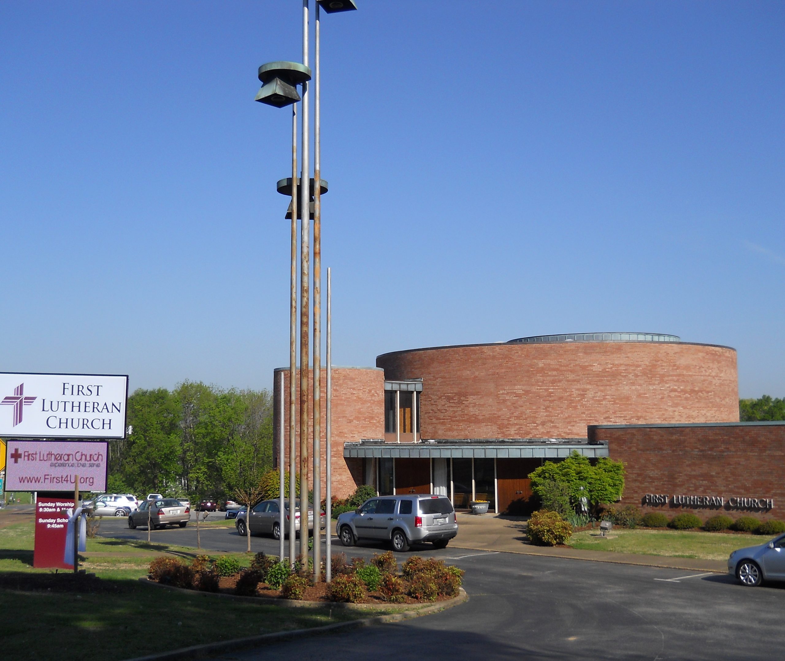 exterior view of first lutheran church chattanooga tn